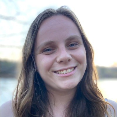 Sydney Stearns headshot outdoors